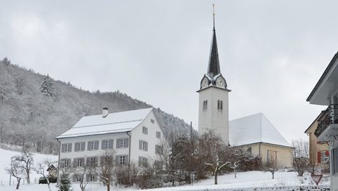 Kirche und Dorf Langenbruck im Winter