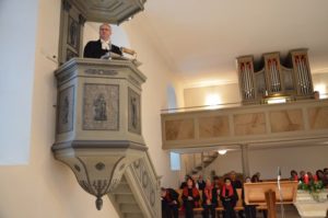 Die Predigt hält Pfarrer Torsten Amling