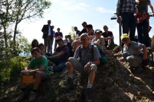 Zweite Station auf dem Chellenchöpfli - Pfarrer Torsten Amling wird gleich sagen, dass uns Horizonterweiterung manchmal gut tut