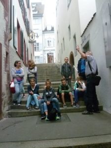 Pfarrer Markus Wagner erzählt die Geschichten ...