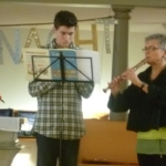 Monika Bolz mit Flötenschüler