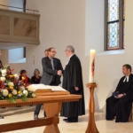 und Stefan Ackermann gratulieren,