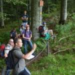 Pfarrer Hanspeter Schürch erläutert, dass uns wie im richtigen Leben der Abstieg ins Tal hin und wieder nicht erspart wird