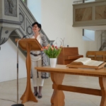 Katharina Gisin, Kirchenpflegepräsidentin von Waldenburg St. Peter, spricht ein Grusswort.