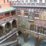 ... darf sogar auf den Balkon ...